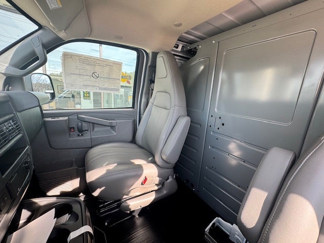 2025 GMC Savana Cargo Base